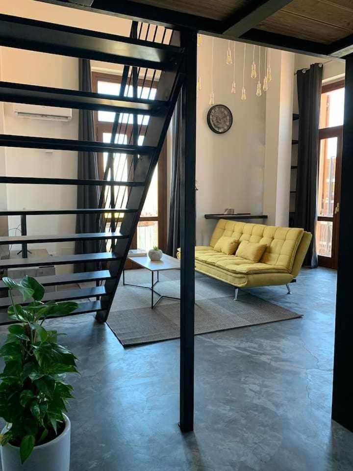Апартаменты My Exclusive Cavour Loft Da Sogno A Кальяри Экстерьер фото