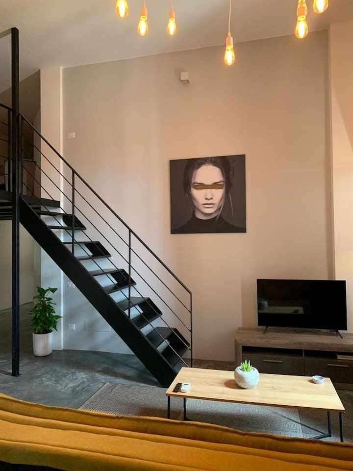 Апартаменты My Exclusive Cavour Loft Da Sogno A Кальяри Экстерьер фото