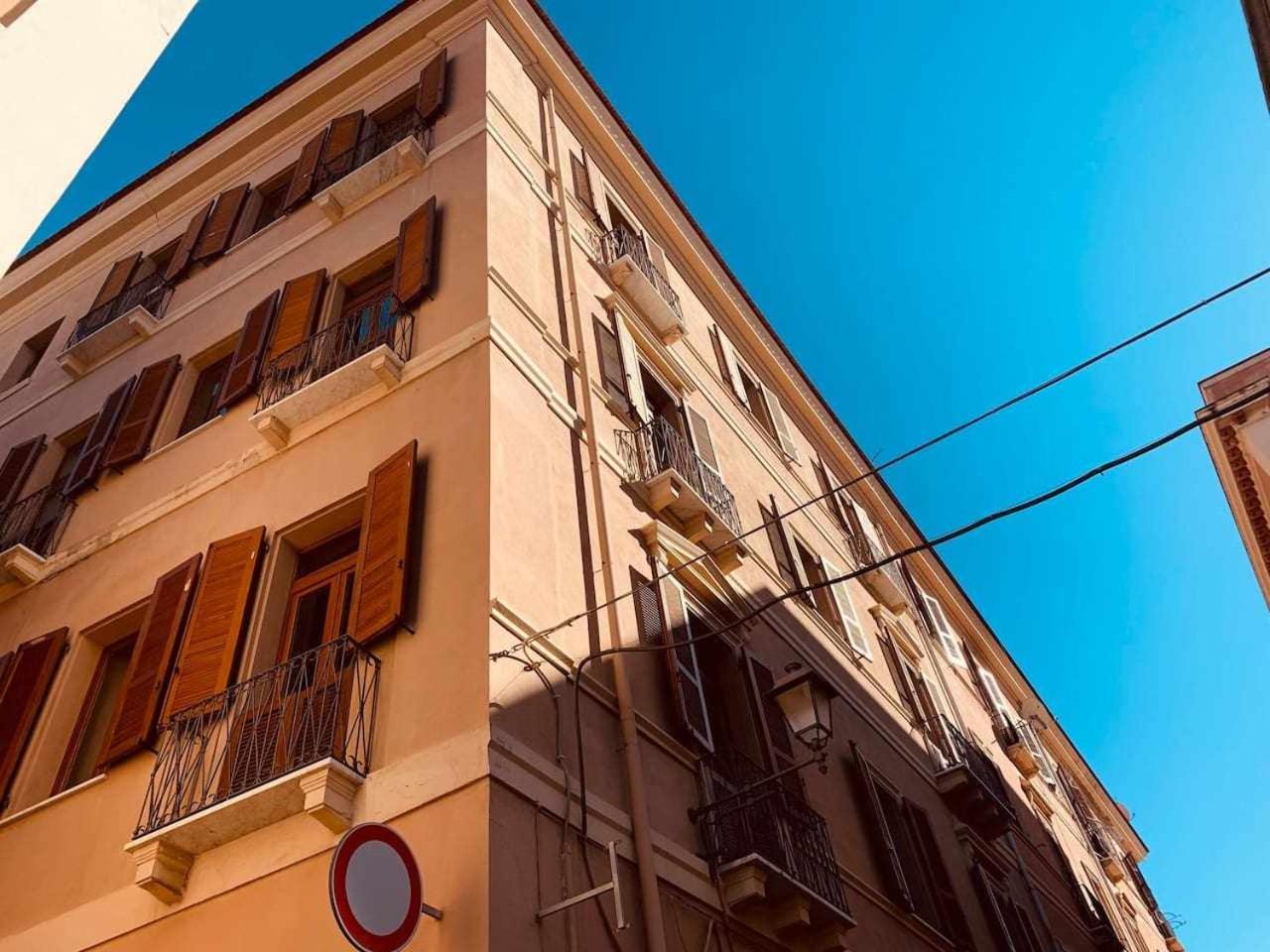 Апартаменты My Exclusive Cavour Loft Da Sogno A Кальяри Экстерьер фото